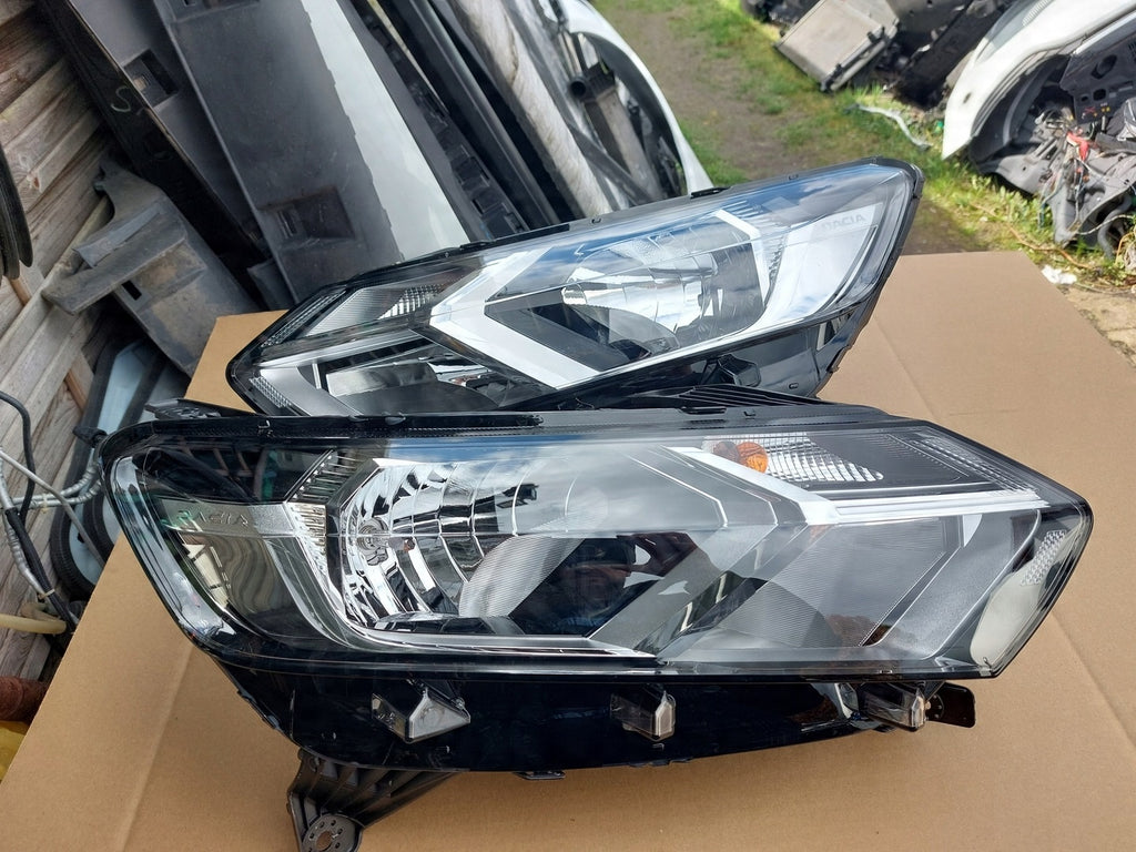 Frontscheinwerfer Dacia Sandero III 260602809R 260104188R Rechts oder Links