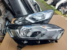 Laden Sie das Bild in den Galerie-Viewer, Frontscheinwerfer Dacia Sandero III 260602809R 260104188R Rechts oder Links