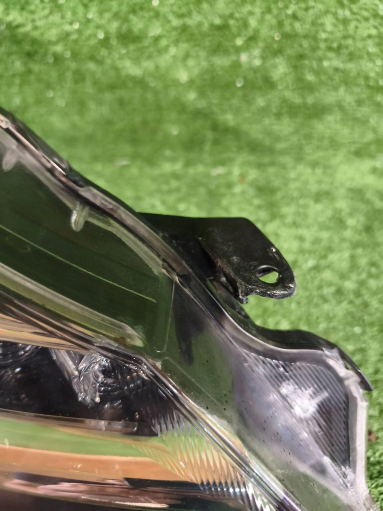 Frontscheinwerfer Toyota Yaris Rechts Scheinwerfer Headlight SCH9052746961ir