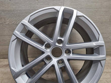 Laden Sie das Bild in den Galerie-Viewer, 1x Alufelge 17 Zoll 7.5" 5x112 49ET Glanz Silber 5G0601025AP VW Golf Vii FEL4824025208iq