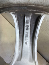 Laden Sie das Bild in den Galerie-Viewer, 1x Alufelge 18 Zoll 8.0&quot; 5x120 34ET Matt Silber 6796246 BMW F30 Rim Wheel