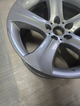 Load image into Gallery viewer, 1x Alufelge 19 Zoll 10.0" 5x120 21ET Glanz Silber 6778587 BMW X6 E71 Rim Wheel FEL1475084070lk