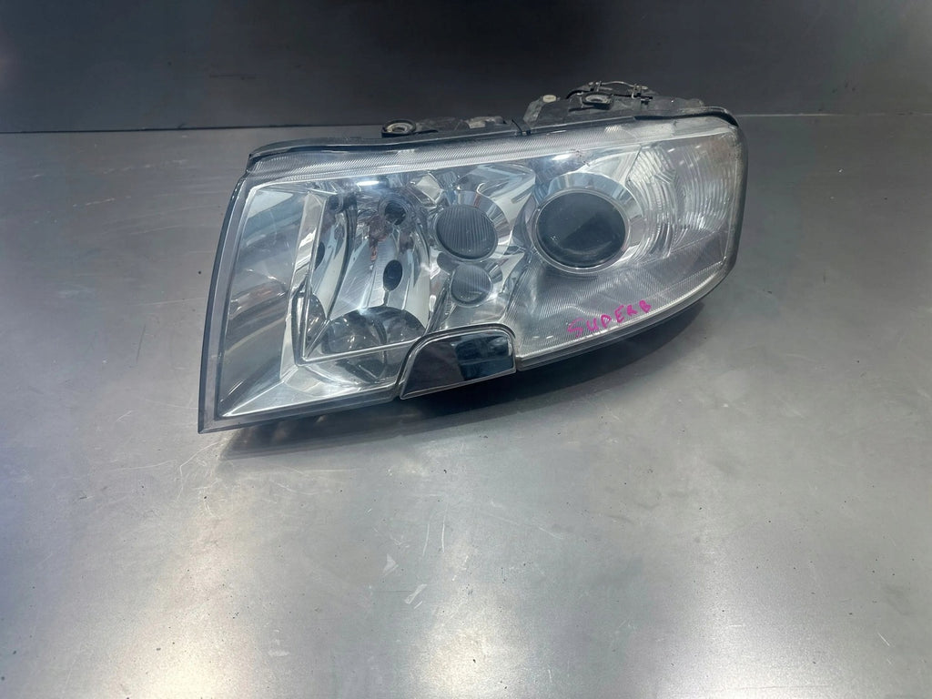 Frontscheinwerfer Skoda Superb Links Scheinwerfer Headlight