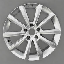 Load image into Gallery viewer, 1x Alufelge 17 Zoll 6.5&quot; 5x112 38ET Glanz Silber 5NA071497A VW Tiguan Rim Wheel