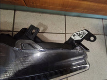 Laden Sie das Bild in den Galerie-Viewer, Frontscheinwerfer Toyota Yaris LED Rechts Scheinwerfer Headlight