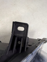 Laden Sie das Bild in den Galerie-Viewer, Frontscheinwerfer Ford Kuga III LV4B-13E016-AK LV4B13E016AKLV4B13E016AK Rechts SCH2166075629wj