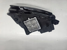 Laden Sie das Bild in den Galerie-Viewer, Frontscheinwerfer Lynk &amp; Co 01 8889665947 Links Scheinwerfer Headlight SCH4220348041ls