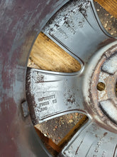 Load image into Gallery viewer, 1x Alufelge 16 Zoll 6.5" 4x108 20ET Glanz Silber 9678398177 Peugeot 2008 I FEL5591535453qb
