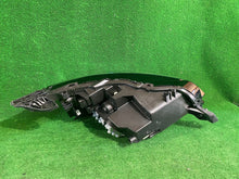Laden Sie das Bild in den Galerie-Viewer, Frontscheinwerfer Peugeot 2008 208 II 89912887 Links Scheinwerfer Headlight SCH1064047051nr