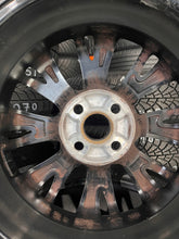 Load image into Gallery viewer, 1x Alufelge 15 Zoll 5.0" 4x100 39ET Glanz Schwarz 426110DJ10 Toyota Aygo FEL5010872398wi