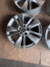 Load image into Gallery viewer, 4x Alufelge 18 Zoll 7.0" 5x112 43ET Glanz Silber 565601025C Skoda Kodiaq FEL6766425053hb