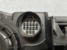 Laden Sie das Bild in den Galerie-Viewer, Frontscheinwerfer Land Rover Range III 7H4213W029BC Xenon Rechts Headlight SCH6526689545ou