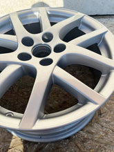 Laden Sie das Bild in den Galerie-Viewer, 1x Alufelge 17 Zoll 7.0&quot; 5x114.3 HL44471 Toyota Corolla Verso Rim Wheel