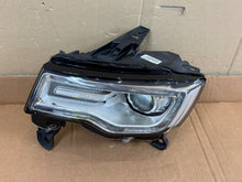 Laden Sie das Bild in den Galerie-Viewer, Frontscheinwerfer Jeep Grand Cherokee Wk2 68144709AE Xenon Links Headlight SCH6110460843xz