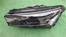 Laden Sie das Bild in den Galerie-Viewer, Frontscheinwerfer Skoda Enyaq 5LB941015A Links Scheinwerfer Headlight