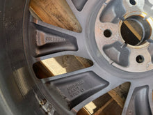 Laden Sie das Bild in den Galerie-Viewer, 1x Alufelge 17 Zoll Rot 529101W850 Kia Rio Rim Wheel FEL2074797717qj