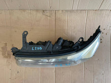 Laden Sie das Bild in den Galerie-Viewer, Frontscheinwerfer Toyota Land Cruiser Rechts Scheinwerfer Headlight SCH7206109870jw