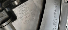 Load image into Gallery viewer, Frontscheinwerfer Hyundai I20 II 92101-C8000 Ein Stück (Rechts oder Links)