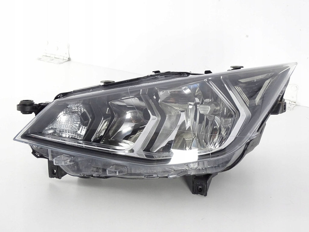 Frontscheinwerfer Seat I Ibiza V 6F1941015B Ein Stück (Rechts oder Links)