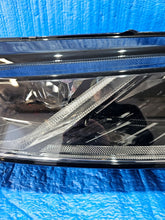 Laden Sie das Bild in den Galerie-Viewer, Frontscheinwerfer Skoda Octavia IV 5E4941015A LED Links Scheinwerfer Headlight SCH6214891480an