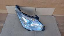 Laden Sie das Bild in den Galerie-Viewer, Frontscheinwerfer Toyota Avensis H279GR-DE Rechts Scheinwerfer Headlight SCH4387366355pr