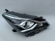 Laden Sie das Bild in den Galerie-Viewer, Frontscheinwerfer Toyota Yaris Rechts Scheinwerfer Headlight SCH3550895474im
