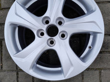 Load image into Gallery viewer, 1x Alufelge 15 Zoll 6.0" 5x114.3 45ET Glanz Silber PW457-0D002 Toyota Yaris FEL4833253772hg