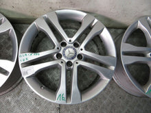 Laden Sie das Bild in den Galerie-Viewer, 4x Alufelge 18 Zoll 7.0" 5x112 46ET Glanz Silber A1564010102 Mercedes-Benz X156 FEL9559870222kl