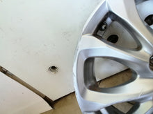 Laden Sie das Bild in den Galerie-Viewer, 1x Alufelge 15 Zoll 5.5&quot; 4x100 40ET Glanz Graphit 9965375550 Mazda Rim Wheel