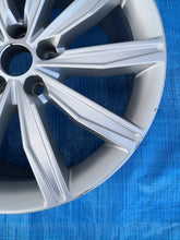 Load image into Gallery viewer, 1x Alufelge 19 Zoll 8.5&quot; 5x112 40ET Glanz Silber 4K0601025G Audi A6 C8 Rim Wheel