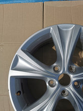 Load image into Gallery viewer, 1x Alufelge 17 Zoll 7.5&quot; 5x112 46ET Glanz Silber 5FA601025C Seat Leon Rim Wheel