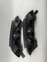 Laden Sie das Bild in den Galerie-Viewer, Frontscheinwerfer Hyundai Kona 92207-J9000 Ein Satz Scheinwerfer Headlight SCH9747809587gh
