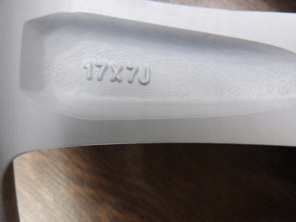 1x Alufelge 17 Zoll 7.0" 4x100 49ET 46941 OC770 Hyundai Rim Wheel