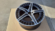 Laden Sie das Bild in den Galerie-Viewer, 1x Alufelge 20 Zoll 9.5&quot; 5x112 52ET A2954012700 Mercedes-Benz Amg Eqe Rim Wheel