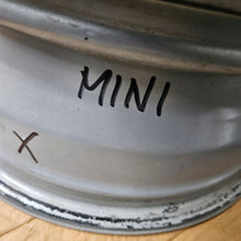 Laden Sie das Bild in den Galerie-Viewer, 1x Alufelge 16 Zoll 7.0" 5x112 6877741 BMW Rim Wheel FEL8004424720hm