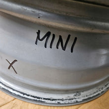 Laden Sie das Bild in den Galerie-Viewer, 1x Alufelge 16 Zoll 7.0" 5x112 6877741 BMW Rim Wheel FEL8004424720hm