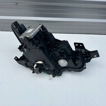 Laden Sie das Bild in den Galerie-Viewer, Frontscheinwerfer Mazda 3 Bp BCJH-51040 LED Links Scheinwerfer Headlight SCH8704752098nd
