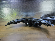 Laden Sie das Bild in den Galerie-Viewer, Frontscheinwerfer Toyota Chr 81150-YP281-00 Links Scheinwerfer Headlight SCH1396651089mz