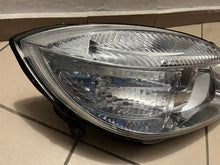 Laden Sie das Bild in den Galerie-Viewer, Frontscheinwerfer Skoda Fabia II Rechts Scheinwerfer Headlight