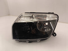 Laden Sie das Bild in den Galerie-Viewer, Frontscheinwerfer Dacia Duster 1305236683 260609877R Links Headlight SCH2982037935pa