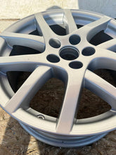 Laden Sie das Bild in den Galerie-Viewer, 1x Alufelge 17 Zoll 7.0&quot; 5x114.3 HL44471 Toyota Corolla Verso Rim Wheel