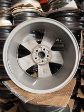 Load image into Gallery viewer, 1x Alufelge 17 Zoll 7.5" 5x100 6R0601025P VW I Rim Wheel FEL5564628497hs