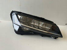 Laden Sie das Bild in den Galerie-Viewer, Frontscheinwerfer Skoda Superb III 3V1941016D Rechts Scheinwerfer Headlight
