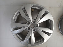 Load image into Gallery viewer, 1x Alufelge 19 Zoll 7.5" 5x112 50ET Glanz Silber 10A071499A VW Rim Wheel FEL9421844955mz