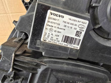 Load image into Gallery viewer, Frontscheinwerfer Volvo 22239217 Rechts Scheinwerfer Headlight SCH7519503182ql