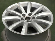 Load image into Gallery viewer, 1x Alufelge 18 Zoll 8.0&quot; 5x112 25ET Glanz Silber 760071498 VW Touareg Rim Wheel