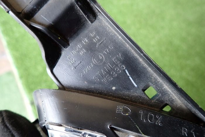 Frontscheinwerfer Mitsubishi Space Star 8301D446 FALSE Scheinwerfer Headlight SCH4506034590tu