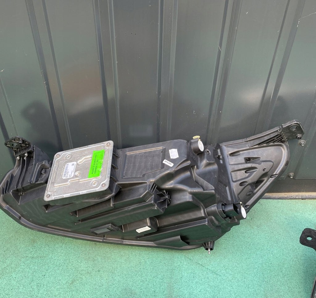 Frontscheinwerfer Ford Focus JX7B-13E014-AD JX7B-13E015-AD Ein Satz Headlight SCH2180190763ez