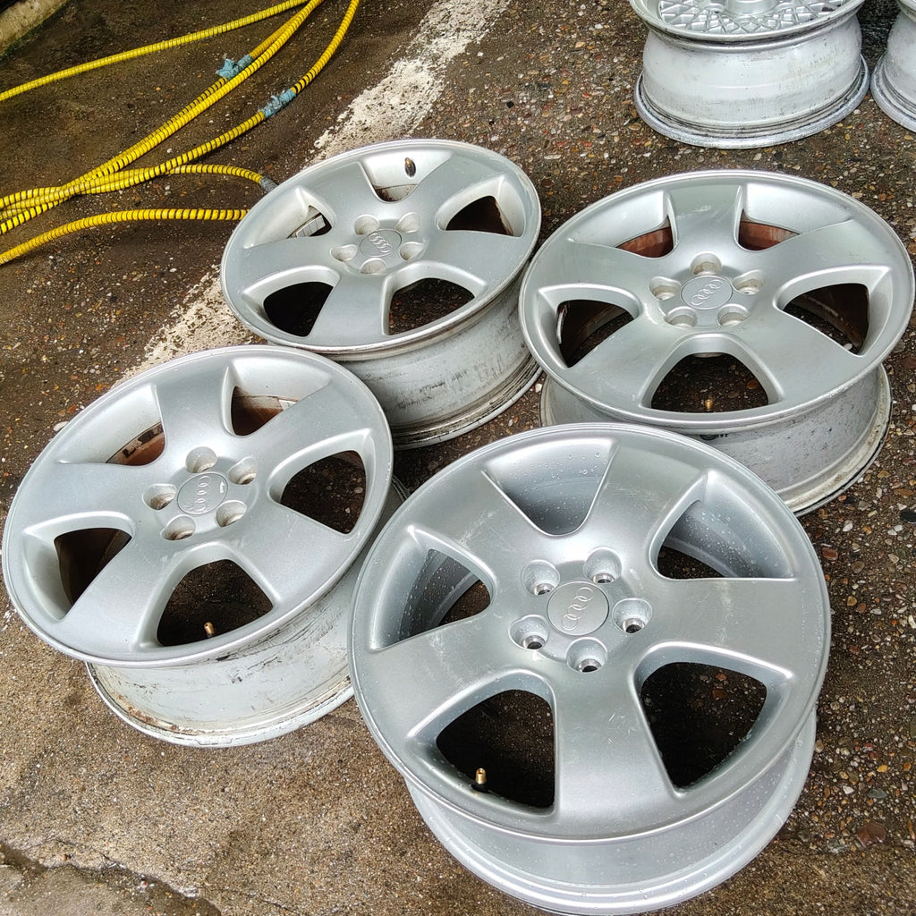 4x Alufelge 16 Zoll 6.5" 5x100 42ET Glanz Silber Audi Rim Wheel FEL3321086294ha