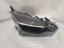 Laden Sie das Bild in den Galerie-Viewer, Frontscheinwerfer Toyota Corolla Yaris Cross LED Rechts Scheinwerfer Headlight SCH1339381043mt